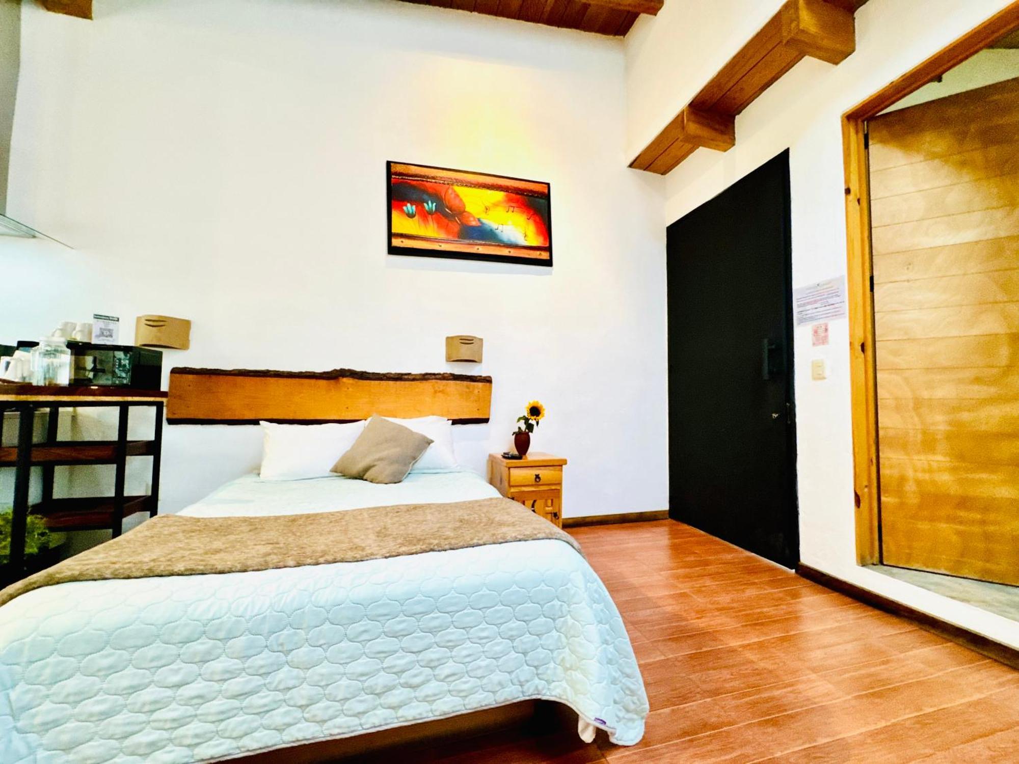 Encino House Boutique Hotel